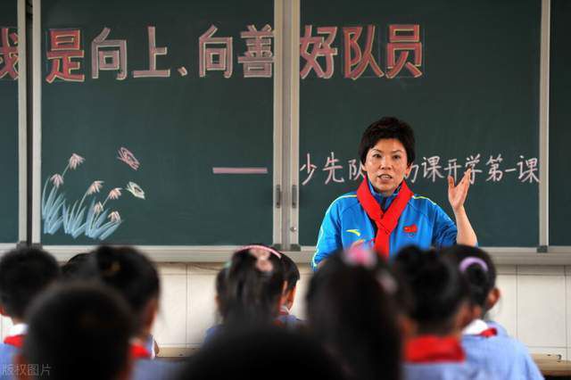 可以说，这一类影片凸起地反应了近年部门喷鼻港导演急功近利的心态，想在港人北上的潮水中操纵本身的旧作的影响力打开内地市场，却不正视对作品自己的打造，使得这些作品尽年夜大都都是粗制滥造，不但侵害了本身的口碑，也更在必然水平上加快了港片的灭亡。